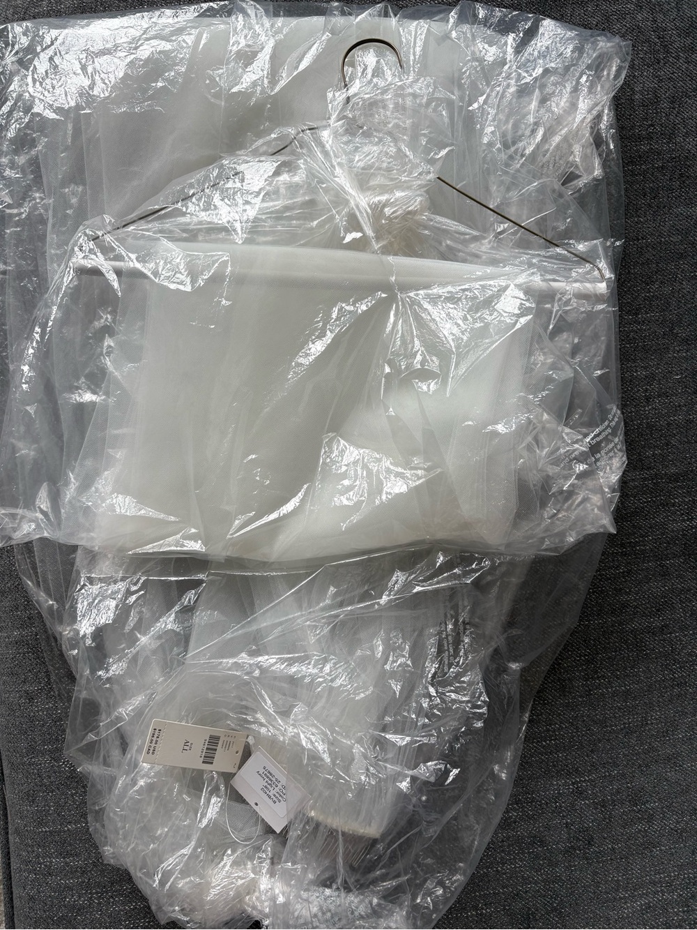 Anthropologie BHLDN Magdelena Cathedral Veil
- Elegant Long Tulle Veil - Picture 6 of 7